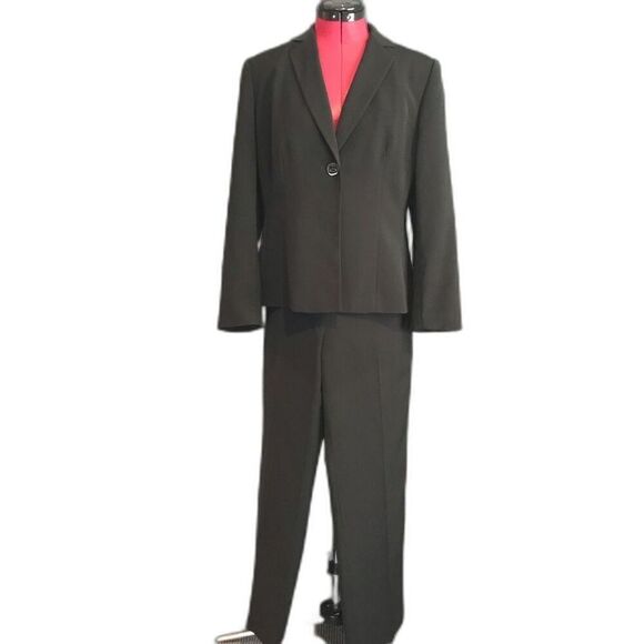 Le Suit Essentials Black Pantsuit Women's Petite Size 8P 2-Piece Blazer & Pants - Picture 1 of 7